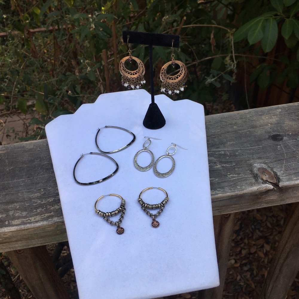 4 pairs of pierced earrings